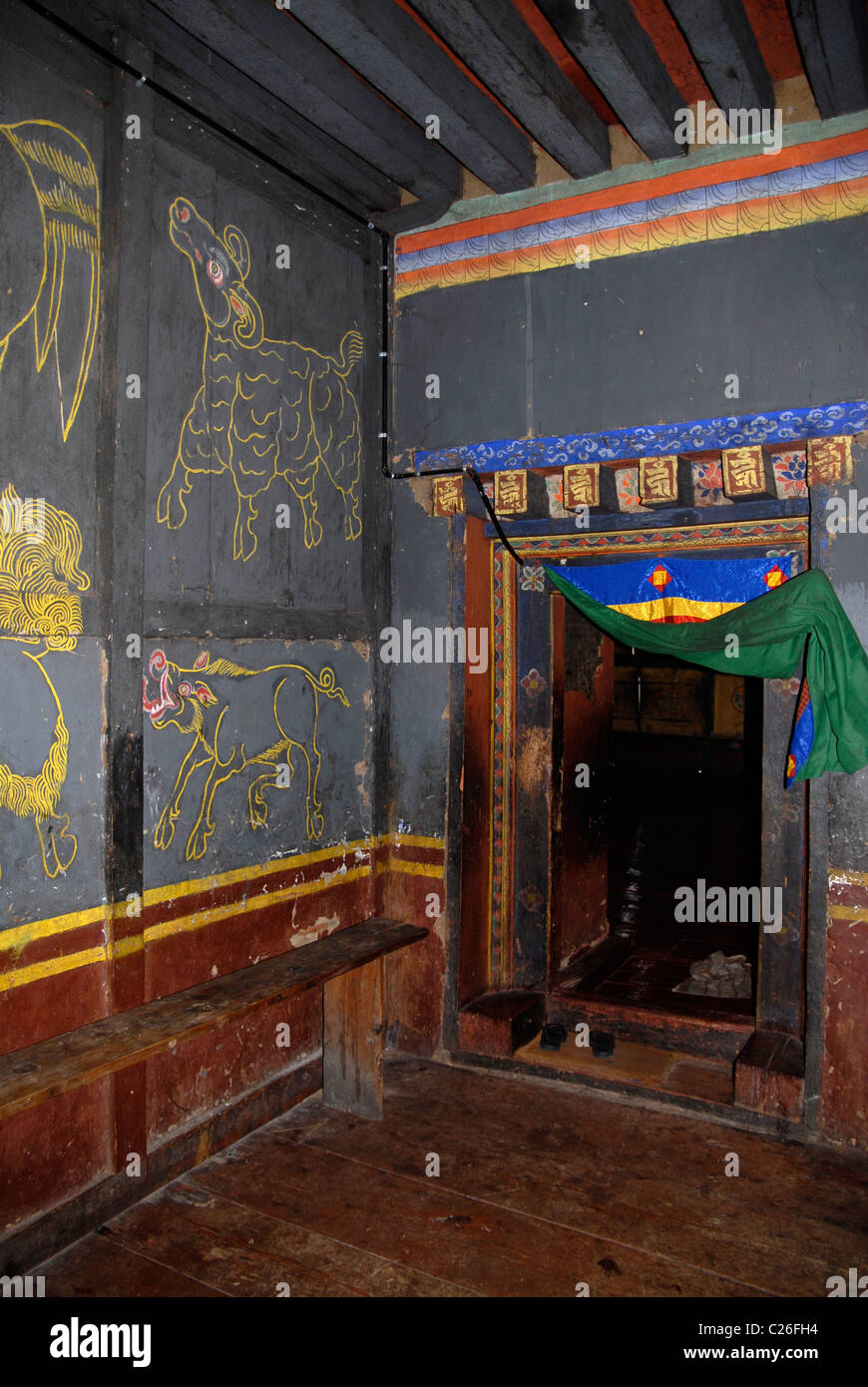 Les peintures anciennes à l'intérieur du Dzong, Trashigang, East Bhoutan Banque D'Images