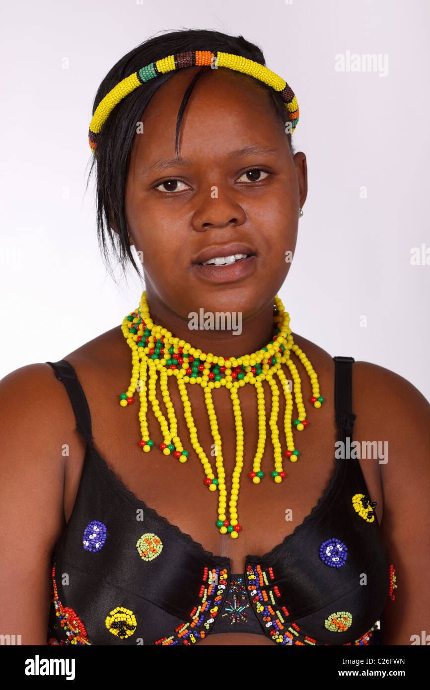 Zoulou habit traditionnel Banque de photographies et d’images à haute résolution - Alamy
