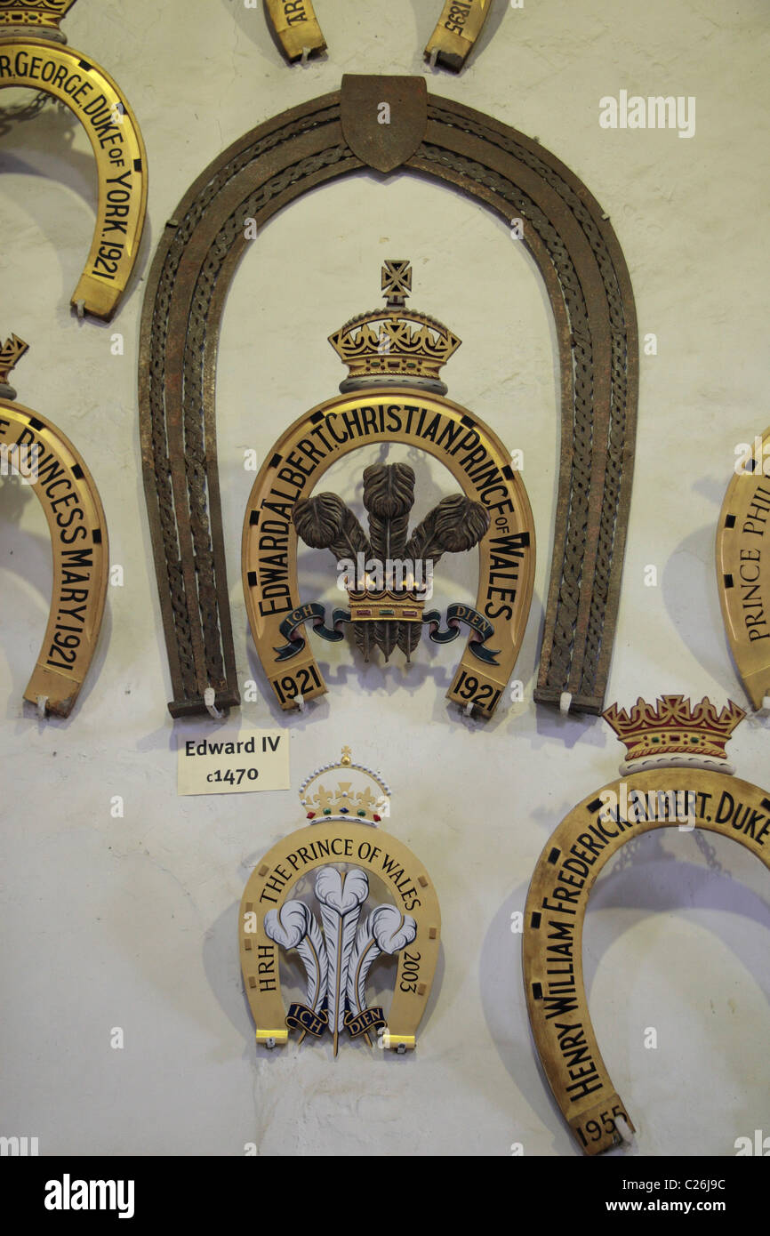 Fers commémorative, les dons de tous les pairs de visite du royaume, dans le Grand Hall du Château d'Oakham, Rutland, Angleterre. Banque D'Images
