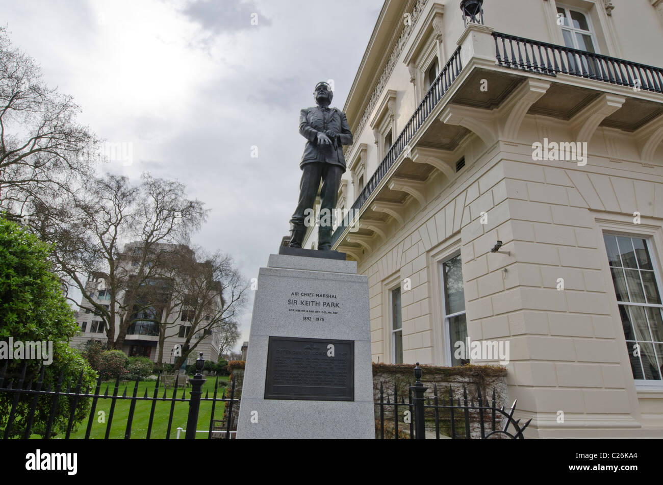 Sir Keith Statue Park l'Air Chief Marshall Commandant du Groupe numéro 11 défendu Londres 1940 Bataille d'Angleterre Banque D'Images