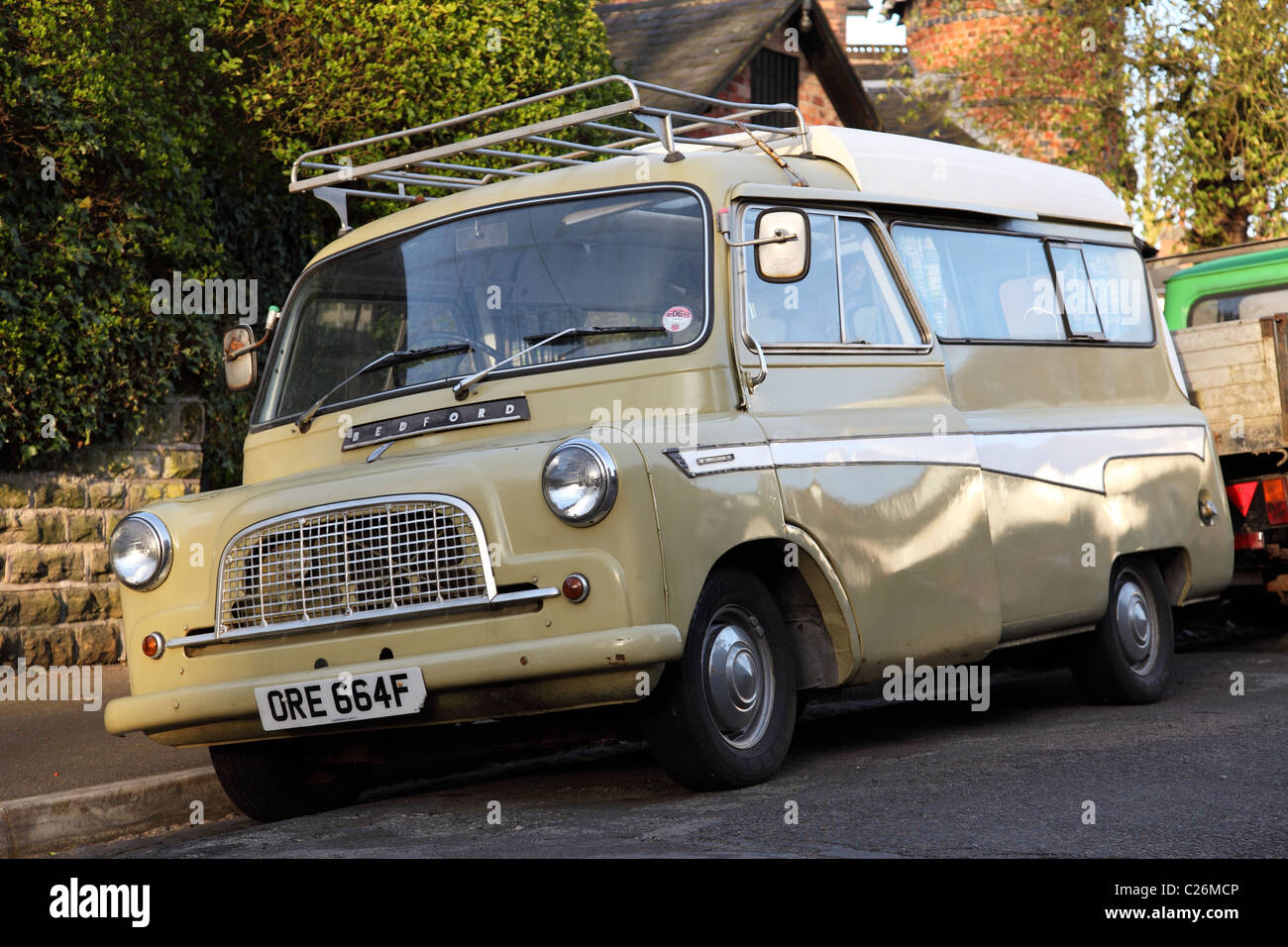 Old bedford vehicle Banque de photographies et d'images à haute résolution  - Alamy