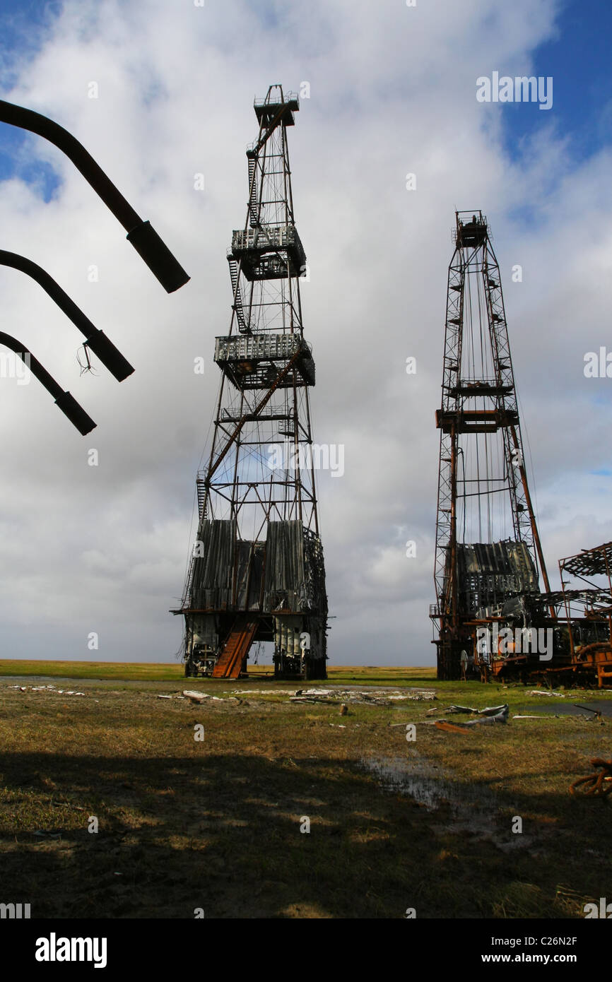 Deux appareils de forage. L'entreposage des équipements de forage dans le règlement Sabetta. La péninsule de Yamal, Russie Banque D'Images