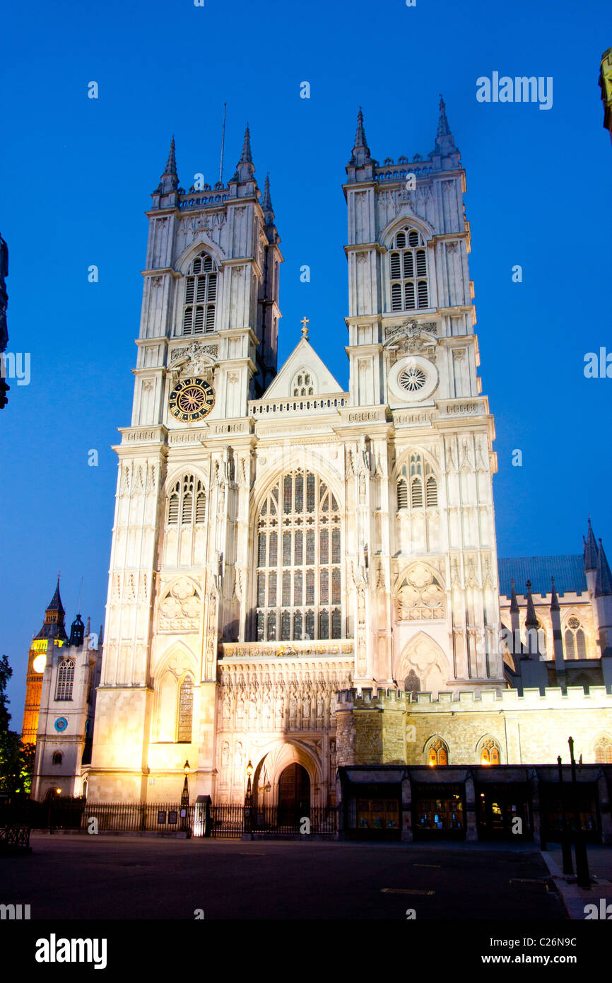 L'Abbaye de Westminster au crépuscule / nuit London England UK Banque D'Images