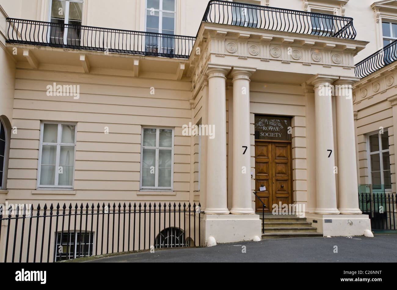La Société royale entrée 7 Carlton House Terrace, Westminster London UK Banque D'Images