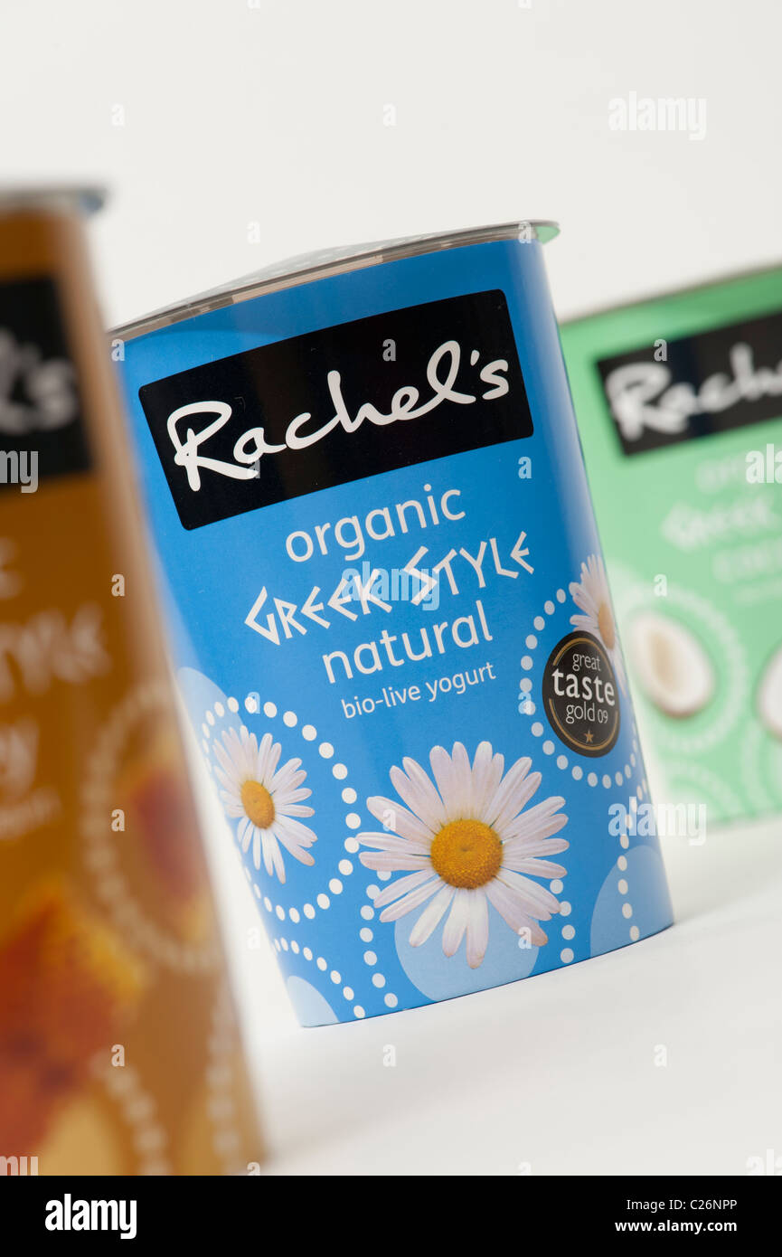 Pots de Rachel's style grec bio Produits laitiers bio-live yaourt, UK Banque D'Images