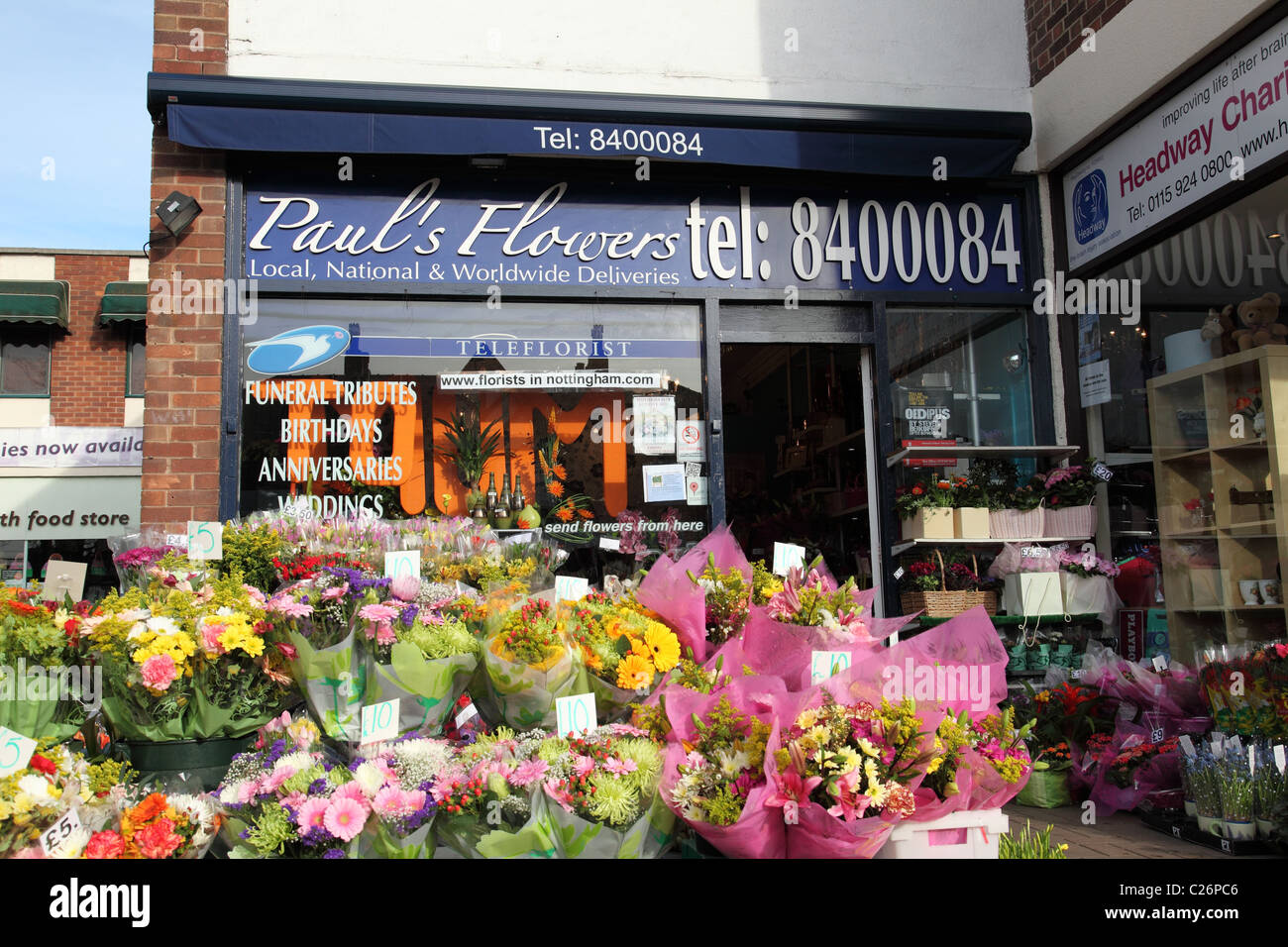 Un fleuriste dans une ville du Royaume-Uni. Banque D'Images