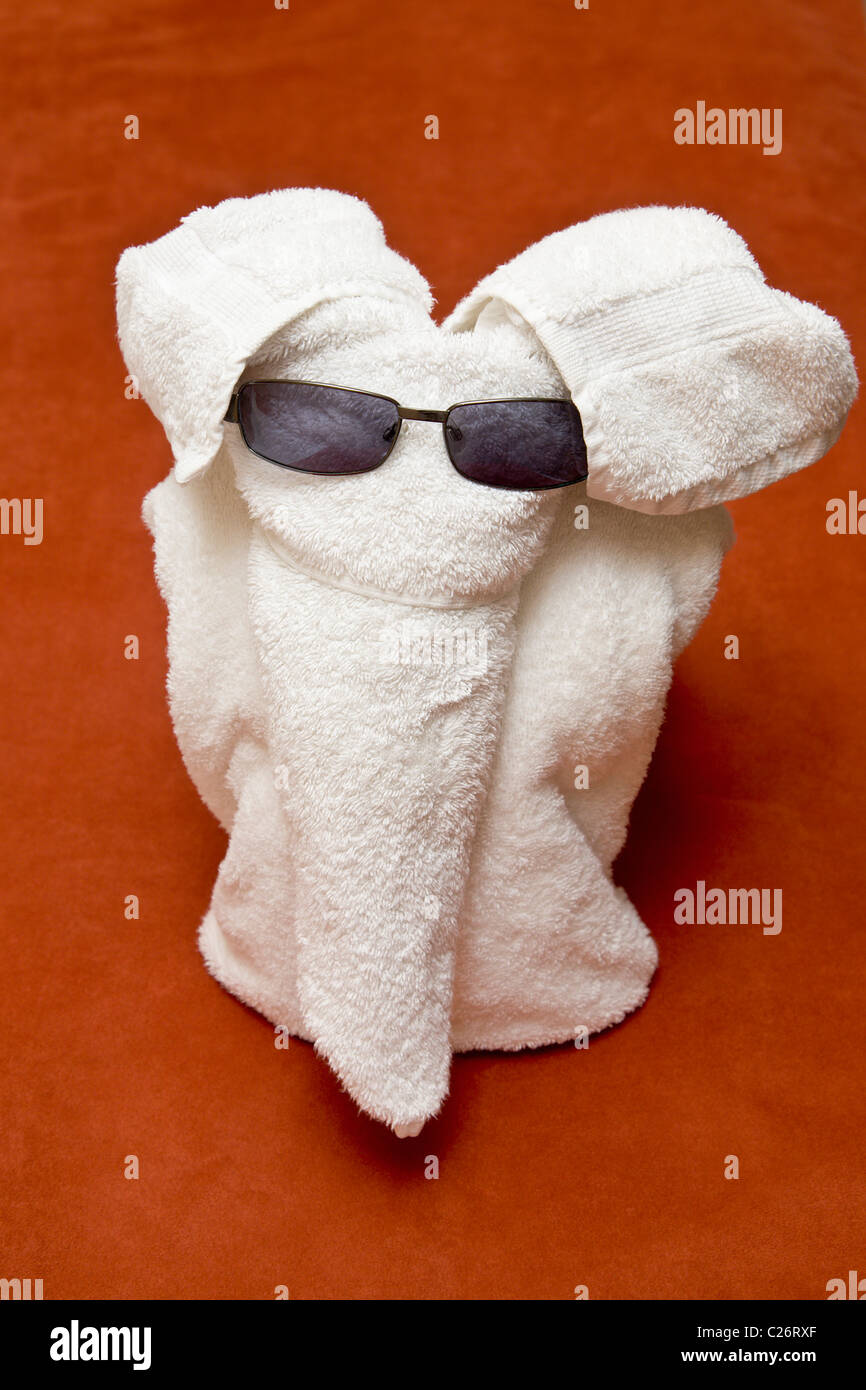 Bateau de croisière de pliage de serviette Elephant Photo Stock - Alamy