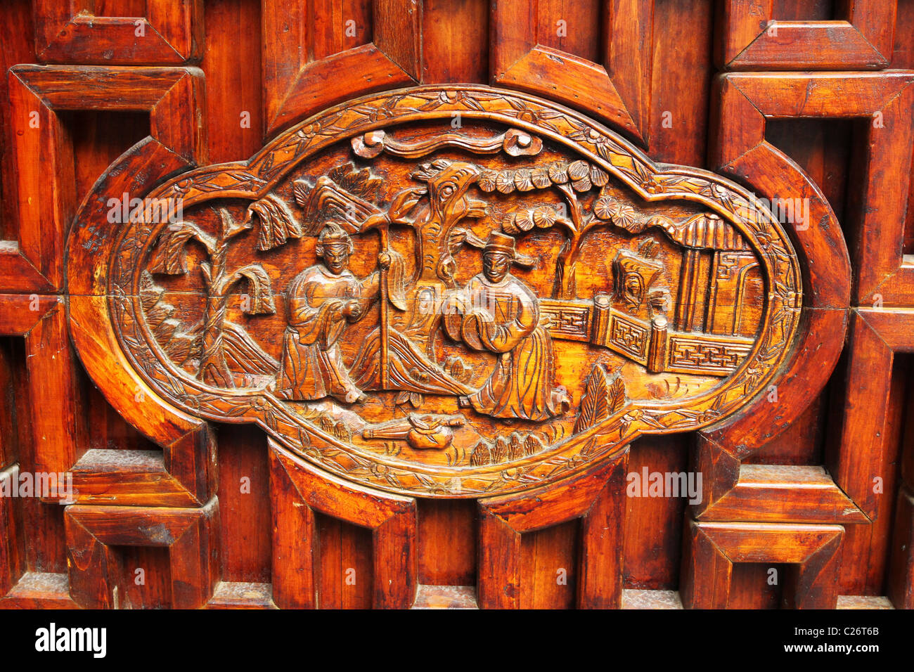 La sculpture sur bois sur la porte. Bâtiment historique. Shanghai, Chine. Banque D'Images