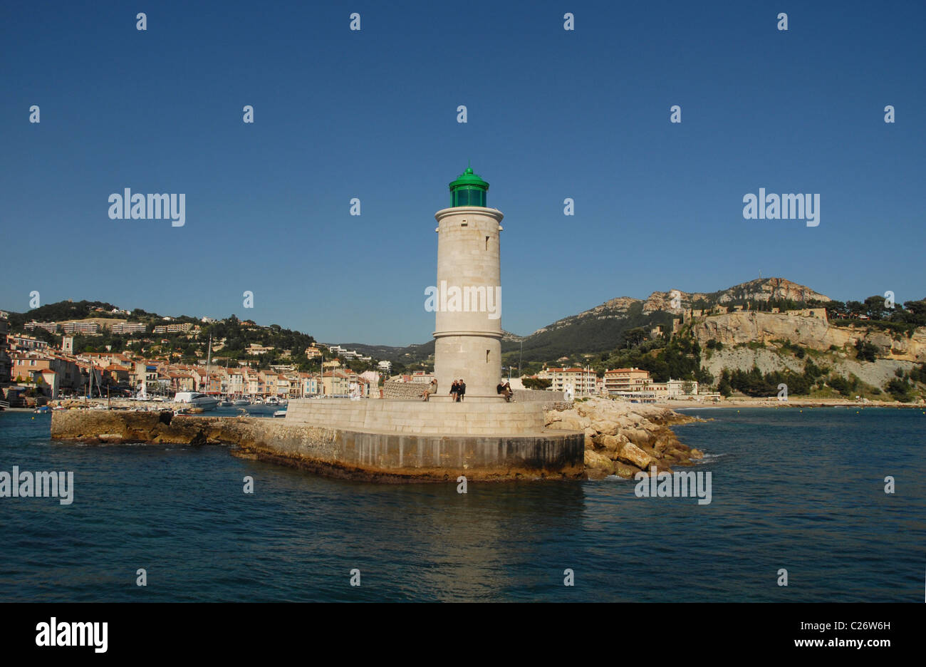 France / Provence / Bouches-du-Rhône : le phare de la ville balnéaire de la Méditerranée Cassis à l'entrée du port Banque D'Images