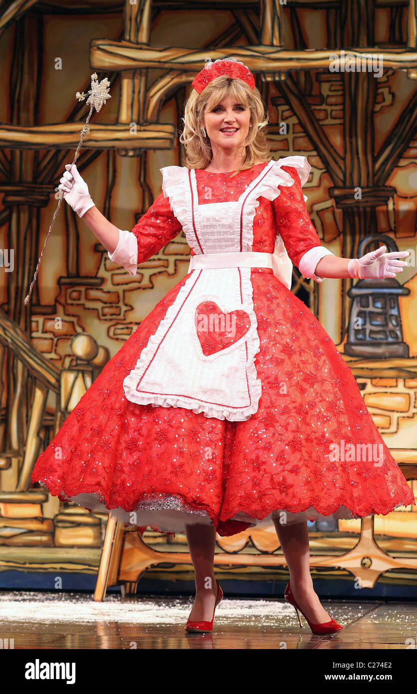 Anthea turner comme Blanche-neige Blanche-Neige et le quinze elfes - lancement de Pantomime nationale tenue au Piccadilly Theatre Banque D'Images