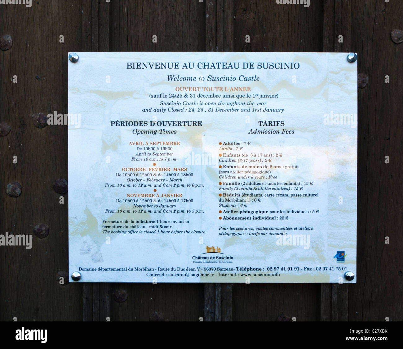 Temps d'ouverture et prix d'entrée info plaque, Château de Suscinio, Morbihan, Bretagne, France, Europe Banque D'Images