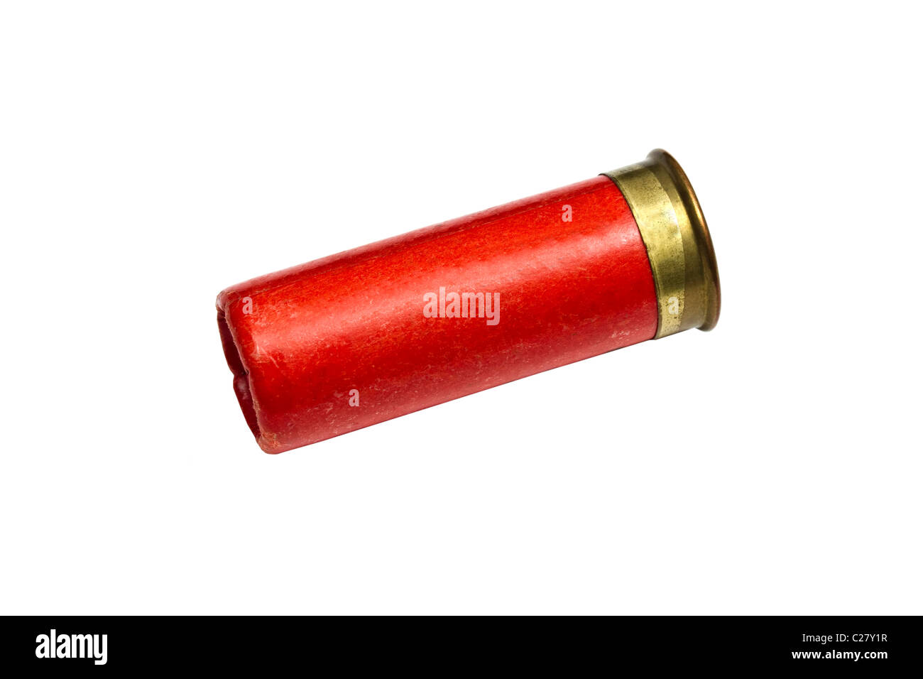 Obus de fusil de chasse rouge isolé sur fond blanc. Banque D'Images
