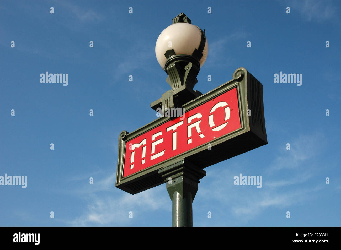 Art nouveau metro stations paris Banque de photographies et d’images à ...