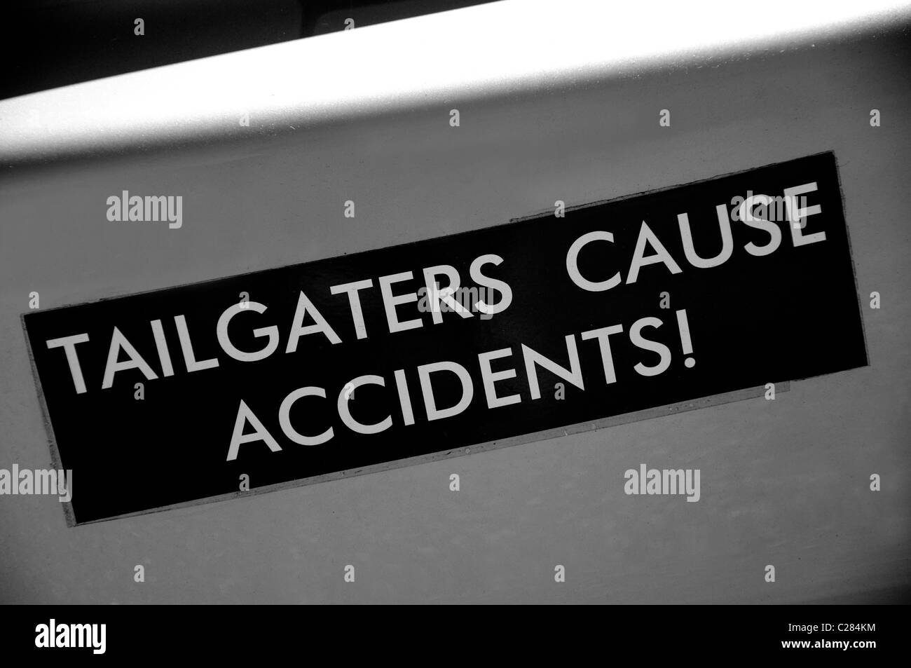 Autocollant : 'Tailgaters provoquer des accidents !' Banque D'Images