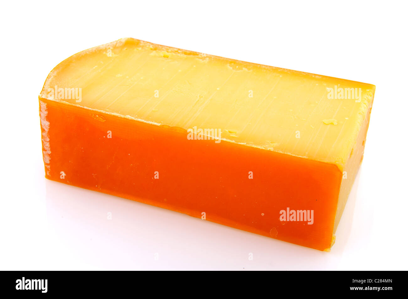 Morceau de vieux fromage en forme de cube Banque D'Images