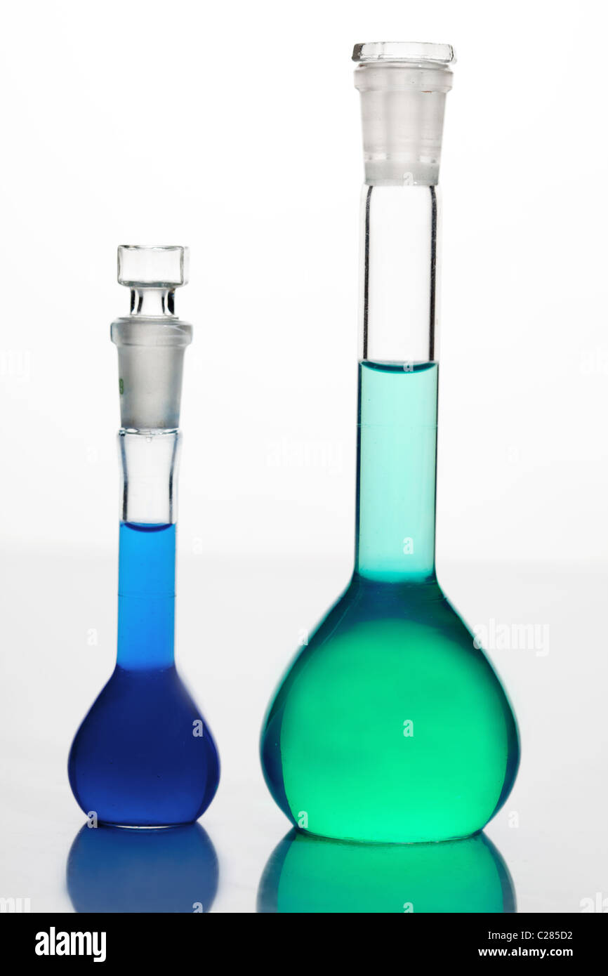 Matériel de laboratoire isolé sur fond blanc Banque D'Images