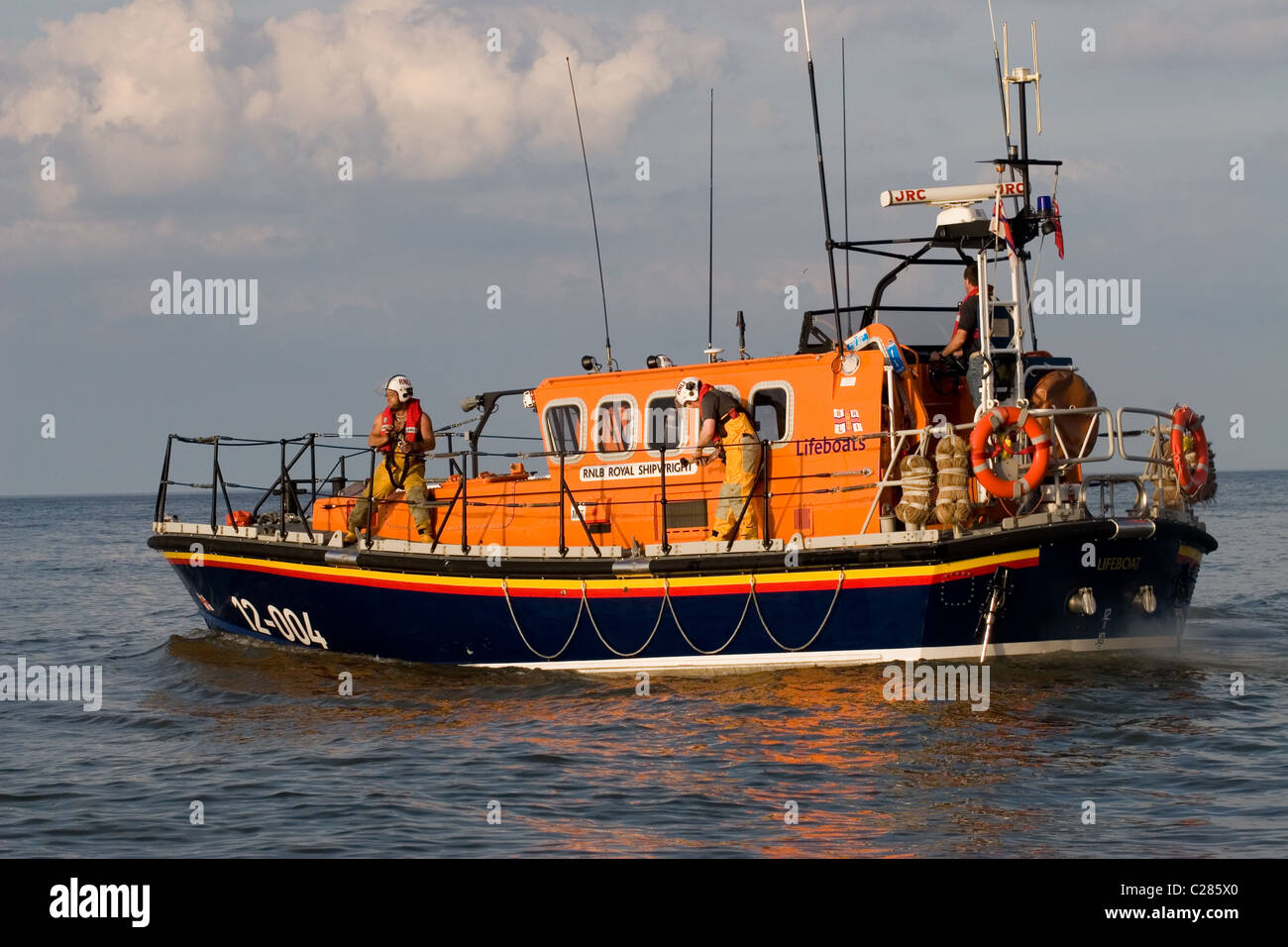 Un bateau de sauvetage de la RNLI 12-004 RNLB Charpentier Royal vu ici le lancement sur un cri de sauvetage à Cromer,UK Banque D'Images