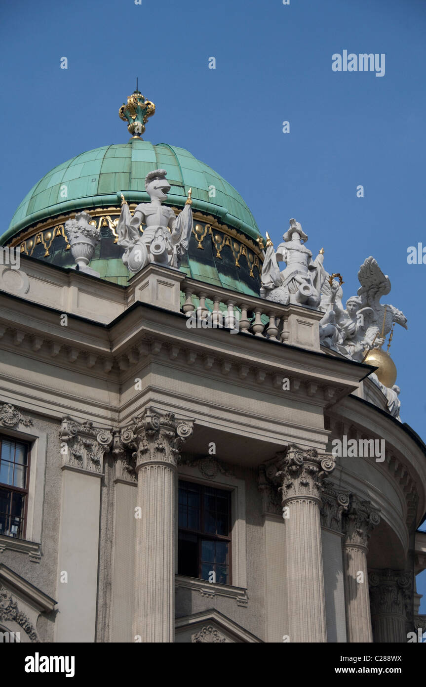 L'Autriche, Vienne. La Hofburg, résidence d'hiver des Habsbourg royal. Détail du toit. Banque D'Images