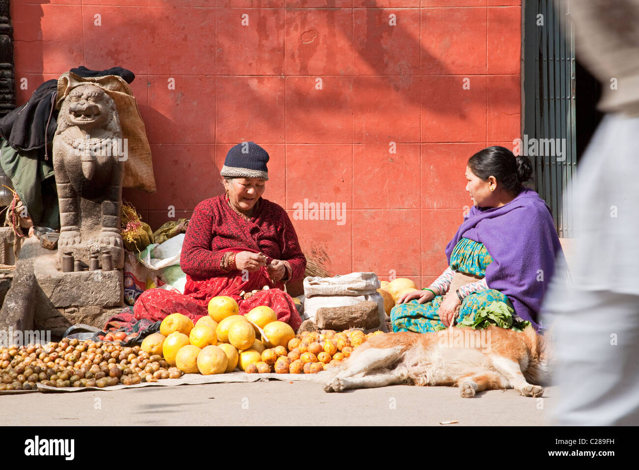 Food dans les rues de Katmandou. Le Népal, Asie Banque D'Images