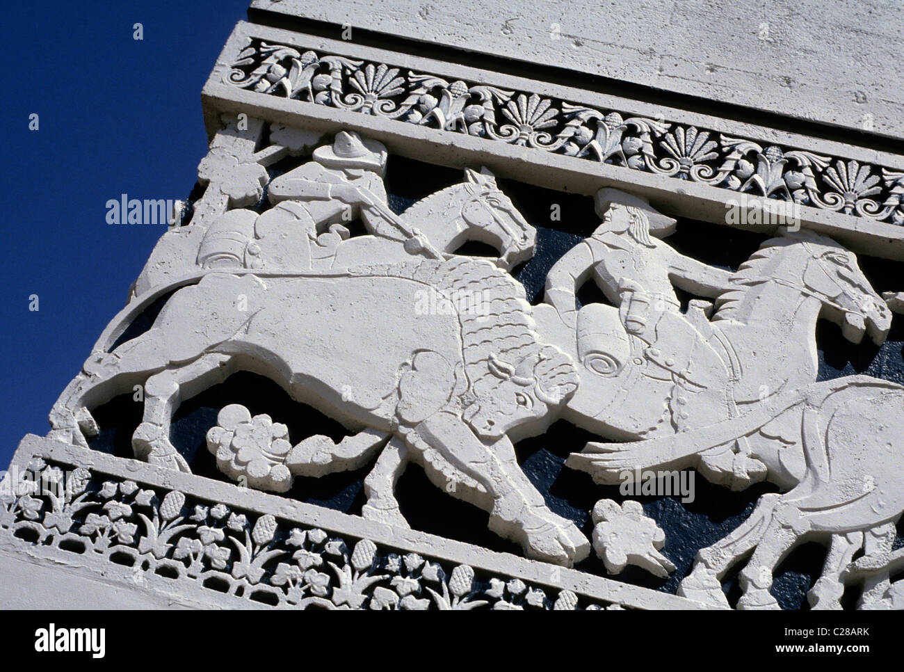 L'Art Déco bas-relief représentant l'expansion vers l'ouest, buffalo tir de colons. Texas 1936 Exposition du Centenaire à Fair Park. Banque D'Images