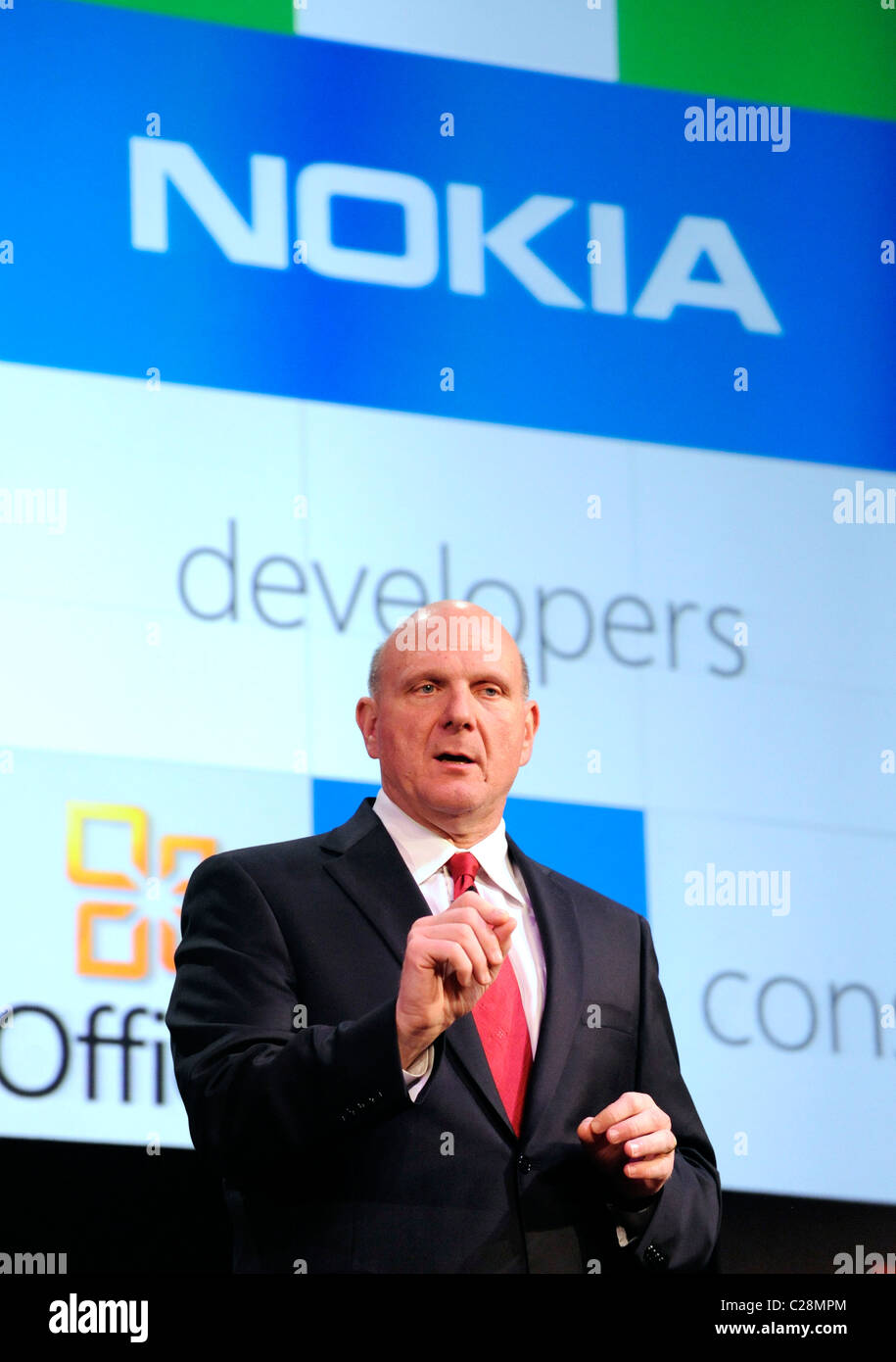 Steve Ballmer, PDG de Microsoft, s'exprimant lors du Mobile World Congress de Barcelone 2011 Banque D'Images