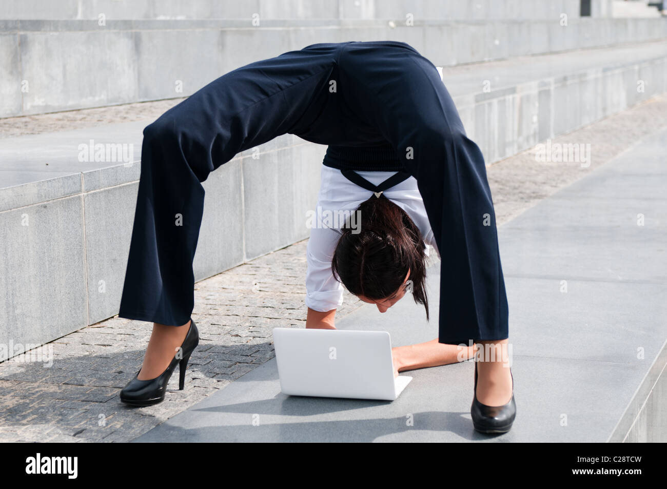 L'entreprise flexible - woman with laptop Banque D'Images