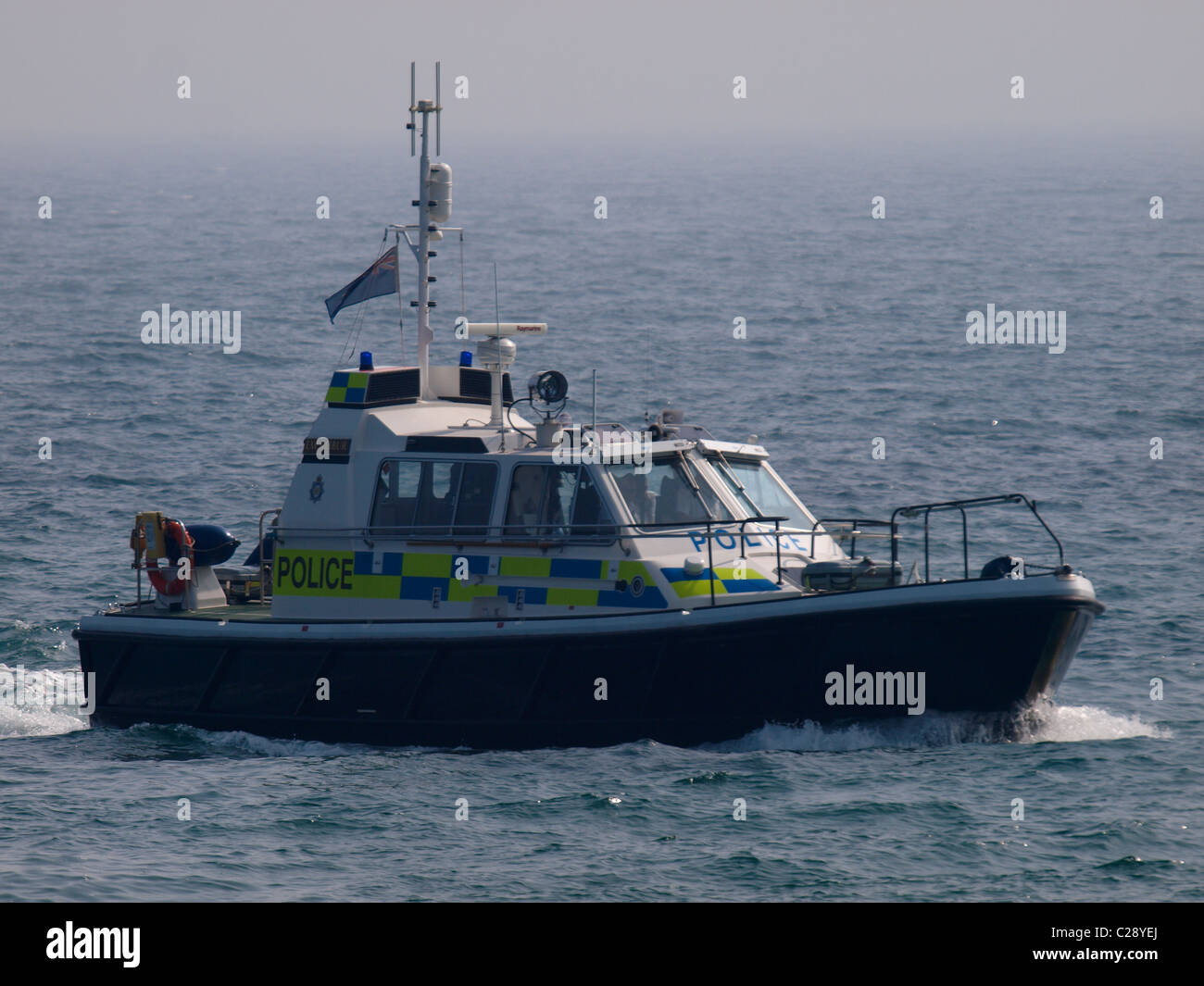 Bateau de police Excalibur, au large de la côte de Looe, Cornwall, UK Banque D'Images