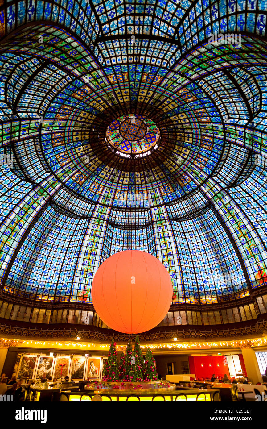 Restaurant de Le Printemps, Paris, France Banque D'Images