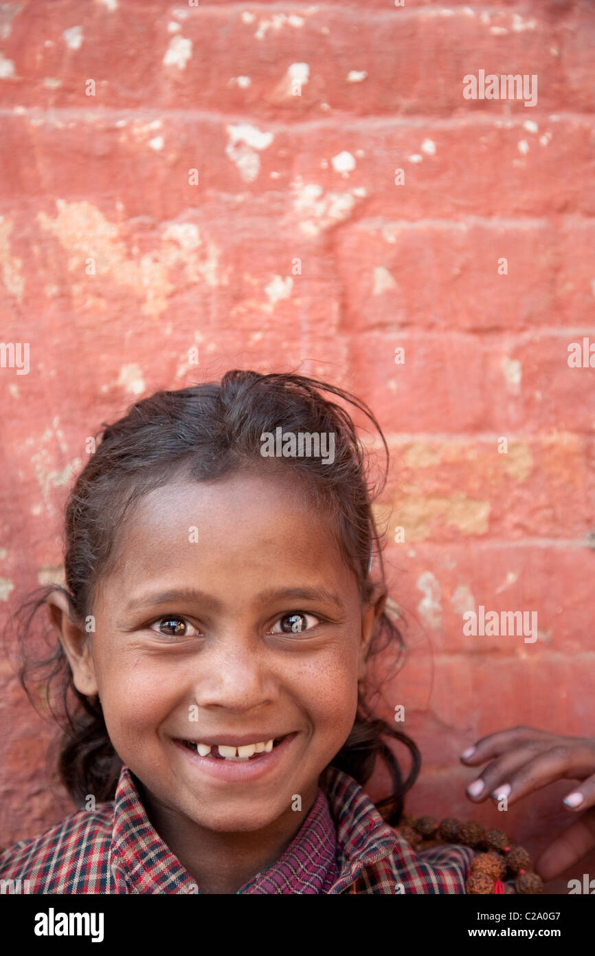 Portraits d'une jeune fille dans la rue de Katmandou. Le Népal, Asie Banque D'Images