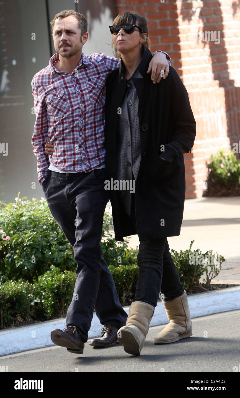 Giovanni Ribisi et sa femme Mariah O'Brien dehors et au sujet des achats de Noël à Los Angeles, Californie - 23.12.09 47/ Agent Banque D'Images