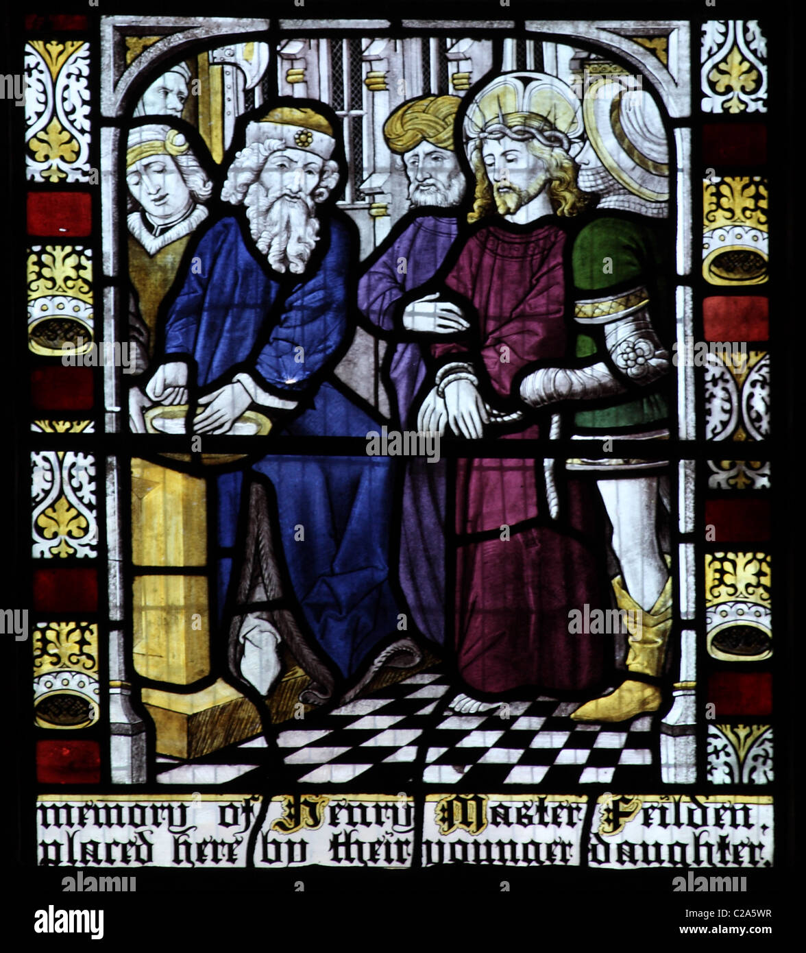 Un vitrail par Burlison et Grylls décrivant le procès de Jésus par Ponce Pilate Banque D'Images