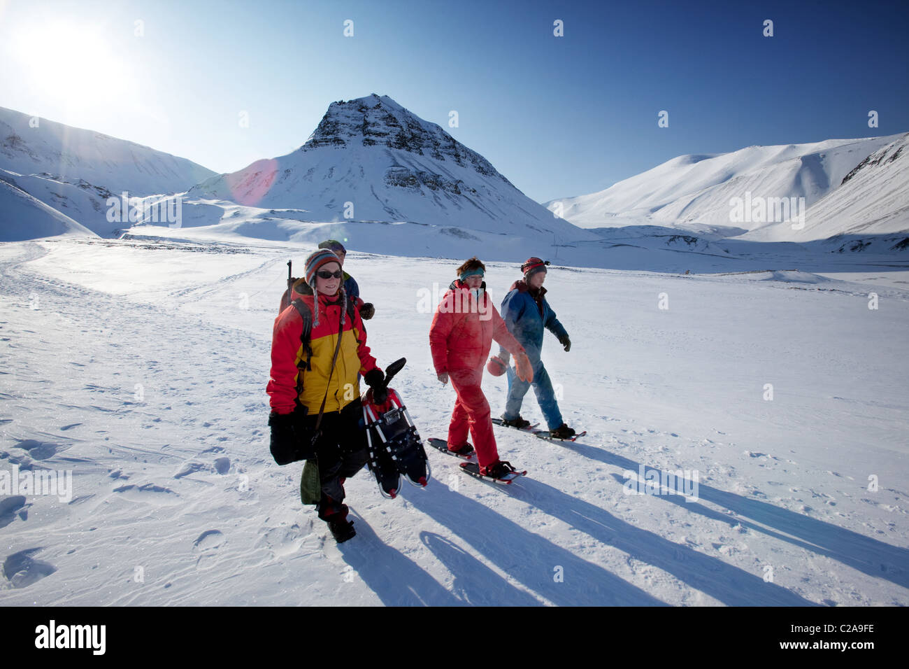 Un groupe de touristes et un guide près de Longyearbyen, Svalbard, Norvège Banque D'Images