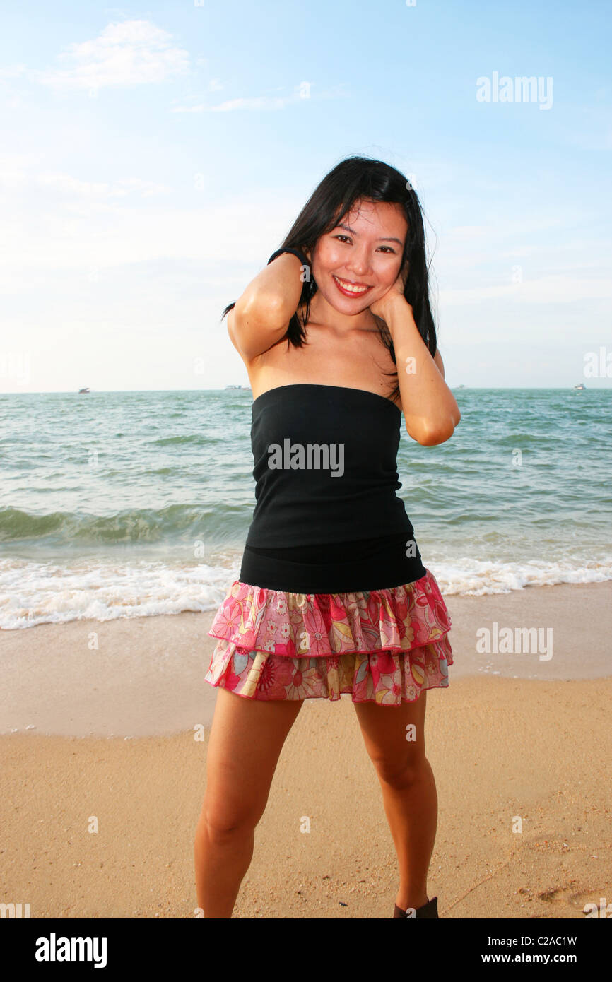 Asian girl sur la plage sud de Pattaya en Thaïlande. Banque D'Images