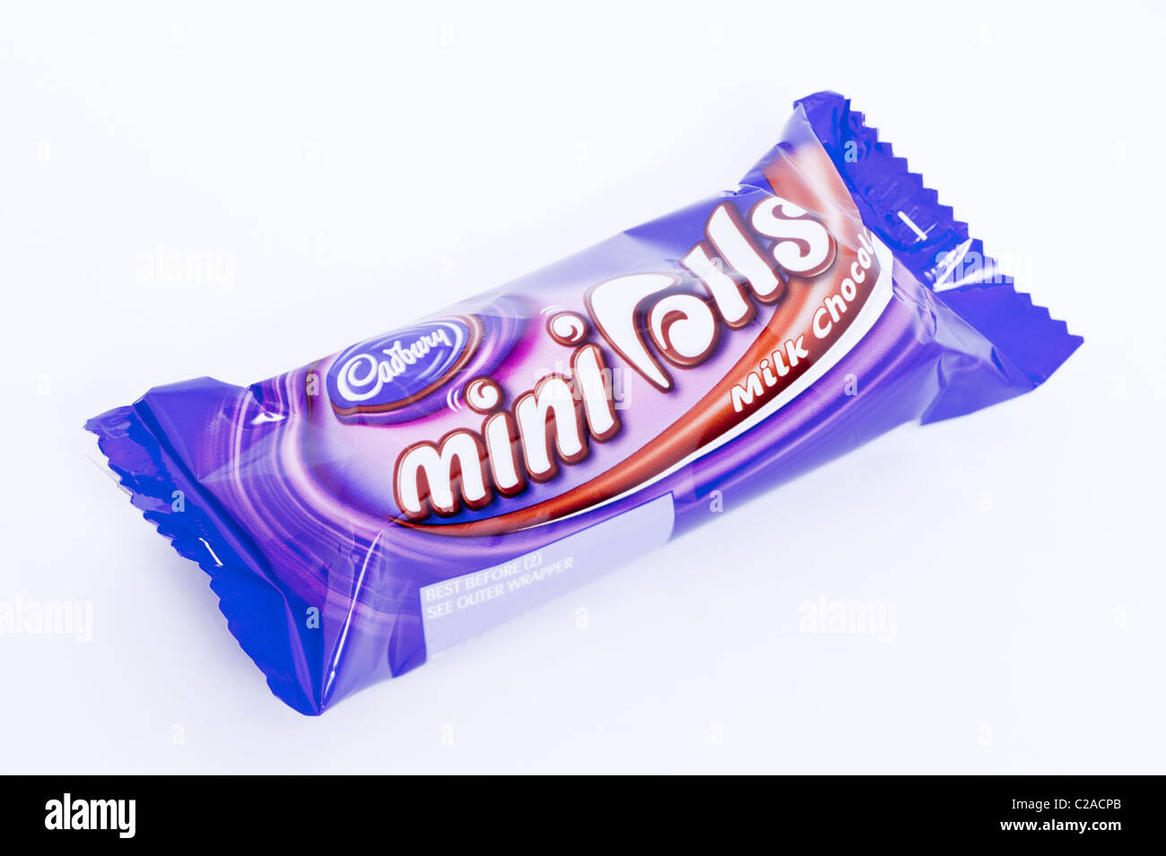 Un chocolat Cadbury mini roll on a white background Banque D'Images