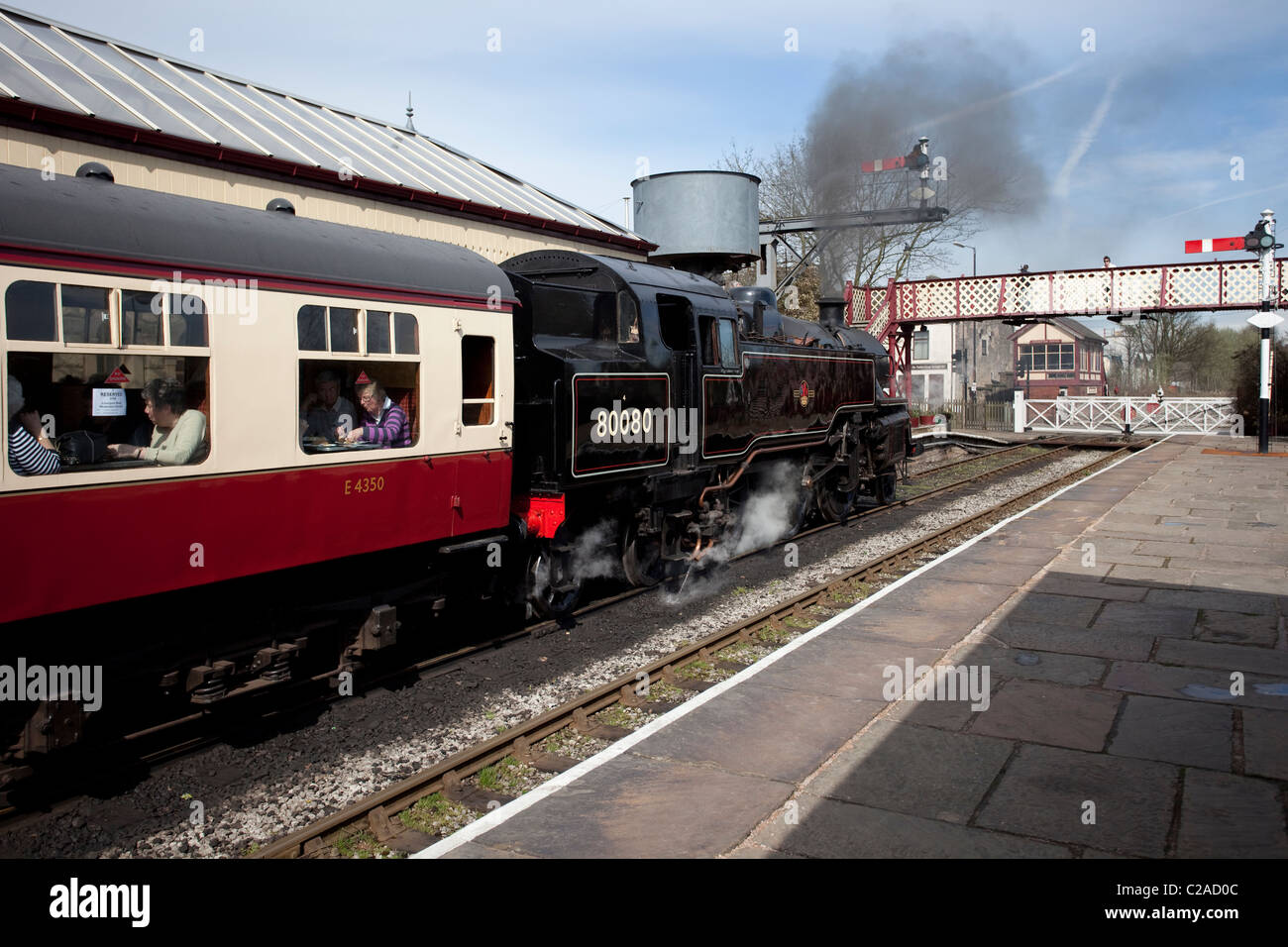 British Rail Standard Class 4 préservé réservoir moteur à vapeur, Locomotive No 80080 sur l'East Lancs Chemins, Bury Bolton Street Station, Lancashire, UK Banque D'Images