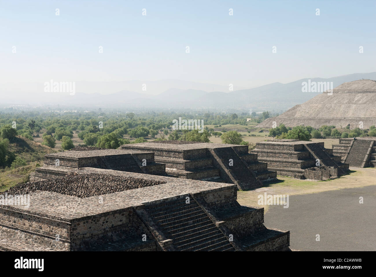 Le Mexique, Teotihuacan, l'Avenue des Morts vu de la pyramide de la Lune Banque D'Images