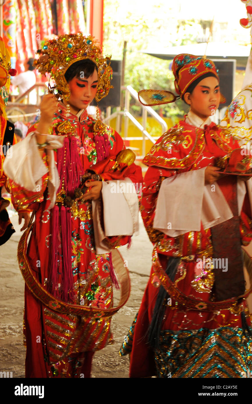 Artiste de l'opéra chinois en costume coloré lors du festival végétarien à San Jao Sieng Kong culte, Bangkok, Thaïlande Banque D'Images