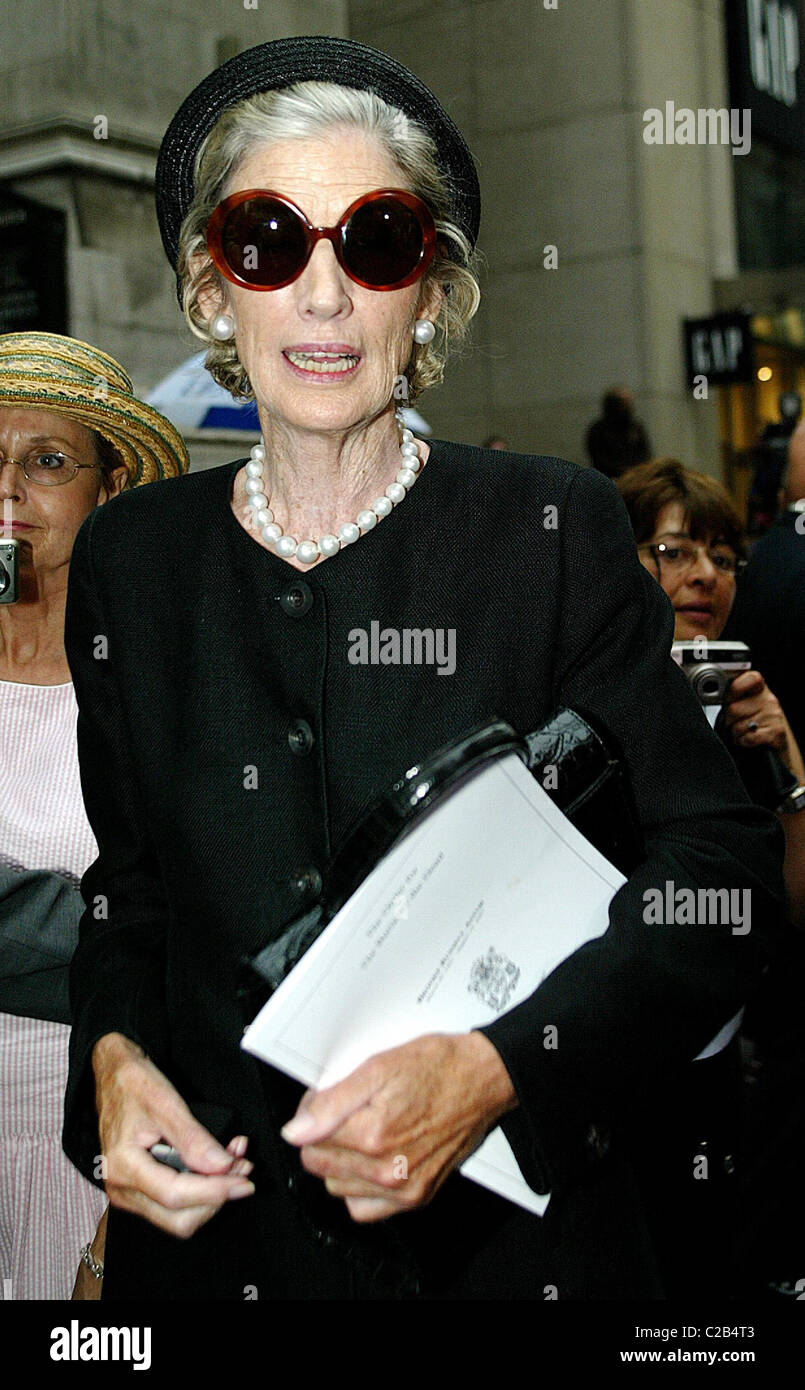 Nancy Kissinger Les funérailles de Brooke Astor au St Thomas Church de Manhattan. Le philanthrope et montage de la haute société est mort Banque D'Images