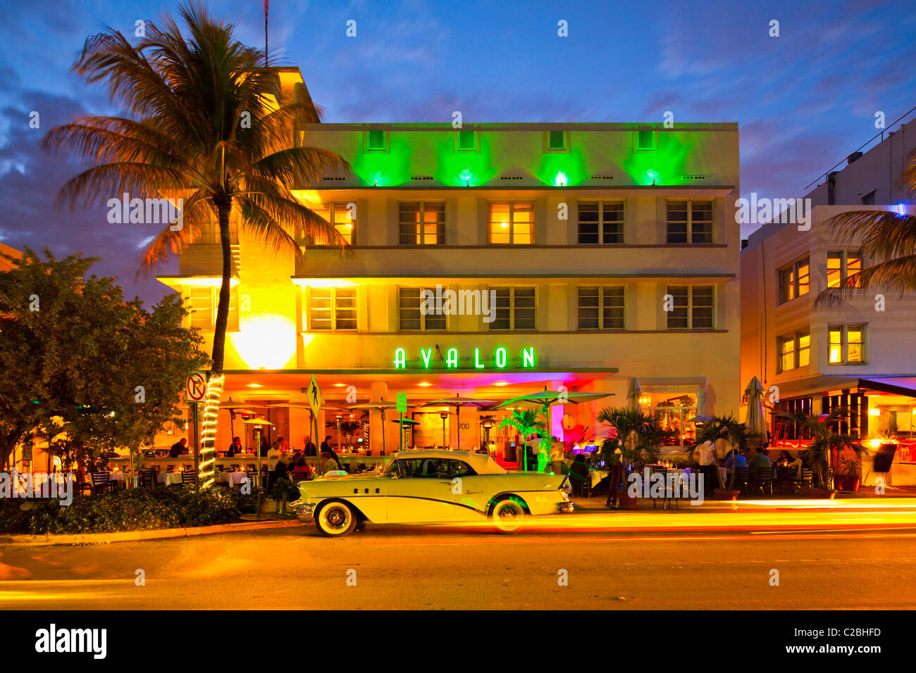 Hôtel Avalon au crépuscule, South Beach, Miami Banque D'Images