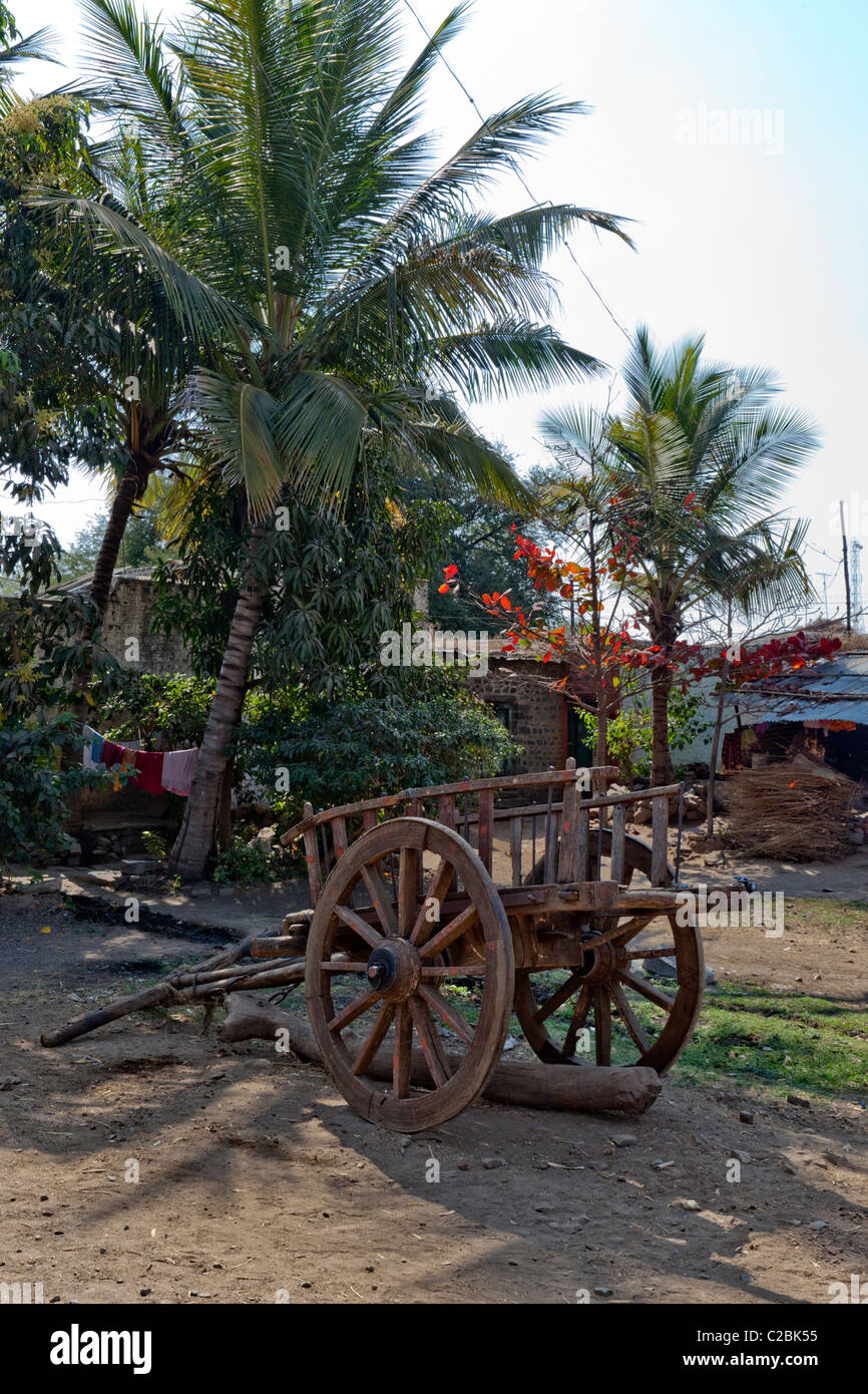 Un panier abandonné dans Valsang Maharashtra Inde Village Banque D'Images