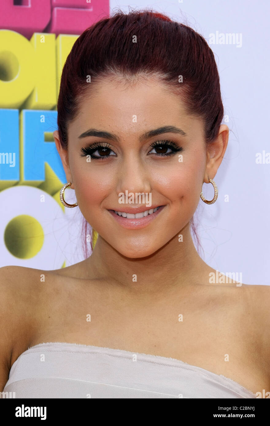 ARIANA GRANDE NICKELODEON'S 24E ÉDITION DU KIDS CHOICE AWARDS LE CENTRE-VILLE DE LOS ANGELES CALIFORNIA USA 02 avril 2011 Banque D'Images