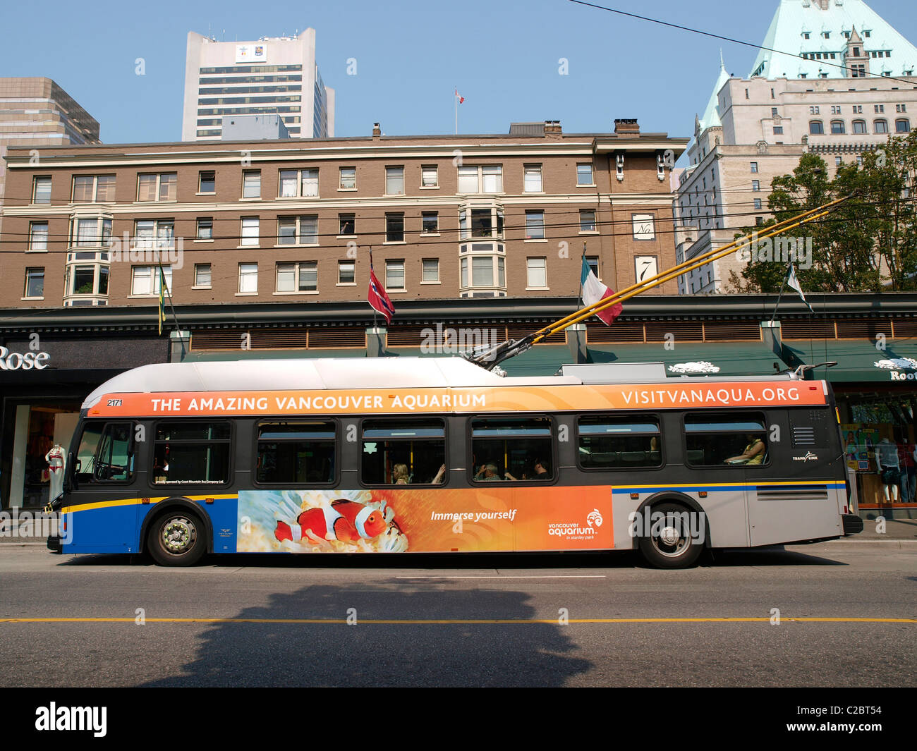 Bus électrique TransLink Robson Street Vancouver BC Canada Banque D'Images