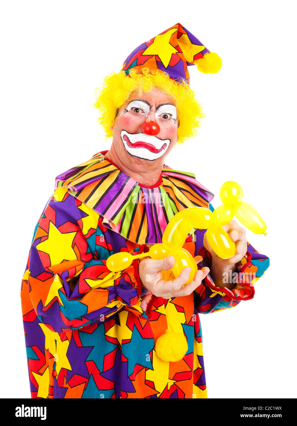 Clown est dégoûté que balloon dog utilise les toilettes dans cette main. Photo humoristique isolé sur blanc. Banque D'Images
