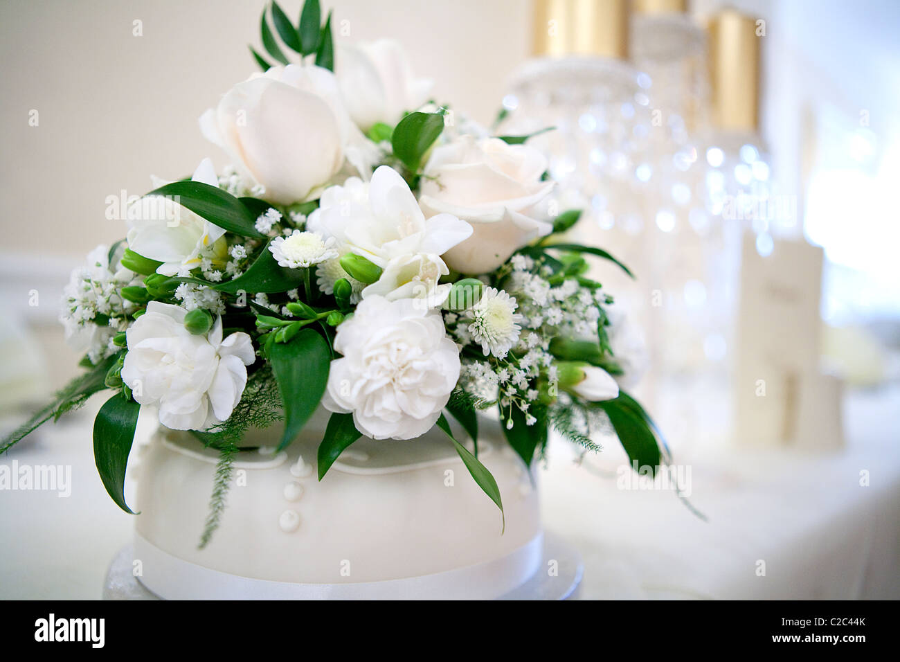 Gâteau de mariage fleurs Banque D'Images