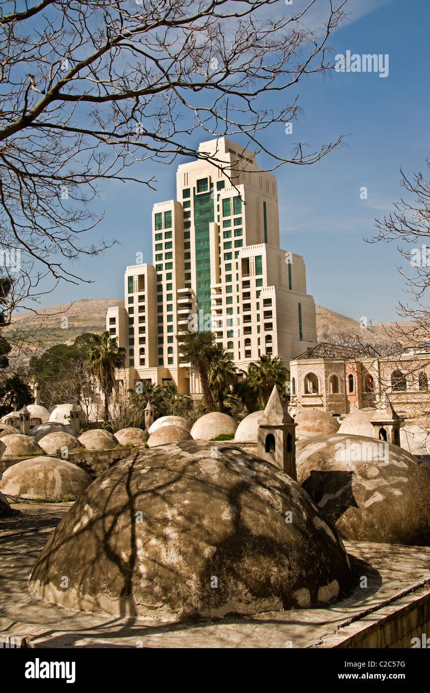 Four Seasons Hotel et comme Suleimaniyya Takiyya une mosquée de style turc Damas Syrie Syrie Ville Ville Banque D'Images