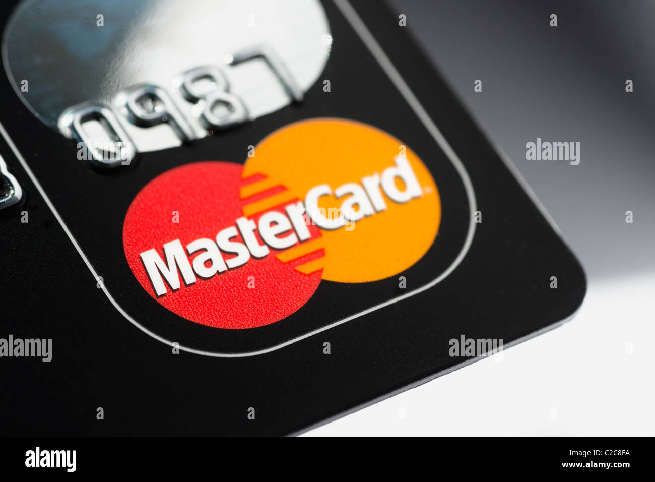 Un gros plan macro sur une carte de crédit Mastercard. Mastercard est une des plus grandes compagnie de carte de crédit Banque D'Images