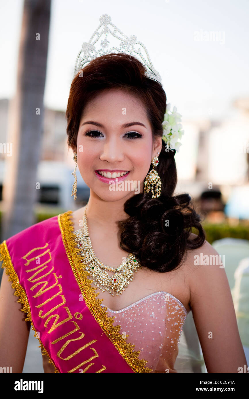 Mlle Lampang ville de Thaïlande sortir pour mariage célébration par éléphant. Il s'agit d'accusation en vertu de l'elephant conservation center Lampang Banque D'Images