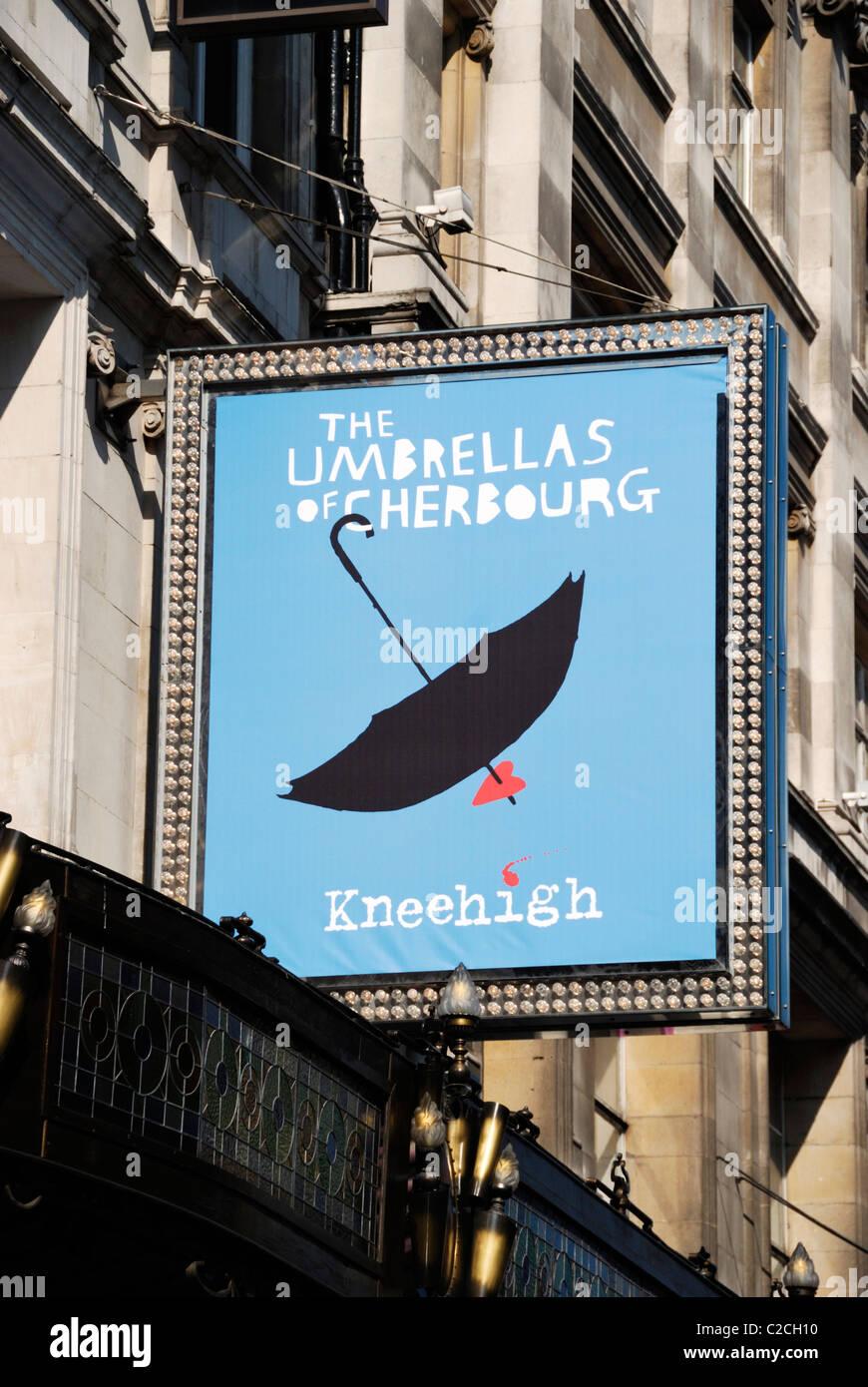 La promotion de l'affichage "spectacle Des Parapluies de Cherbourg, Londres, Angleterre Banque D'Images