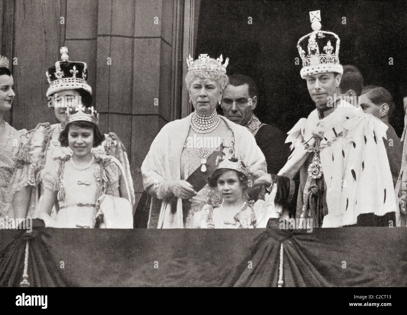 Trois générations de la famille royale sur le balcon de Buckingham Palace après le couronnement en 1937. Banque D'Images