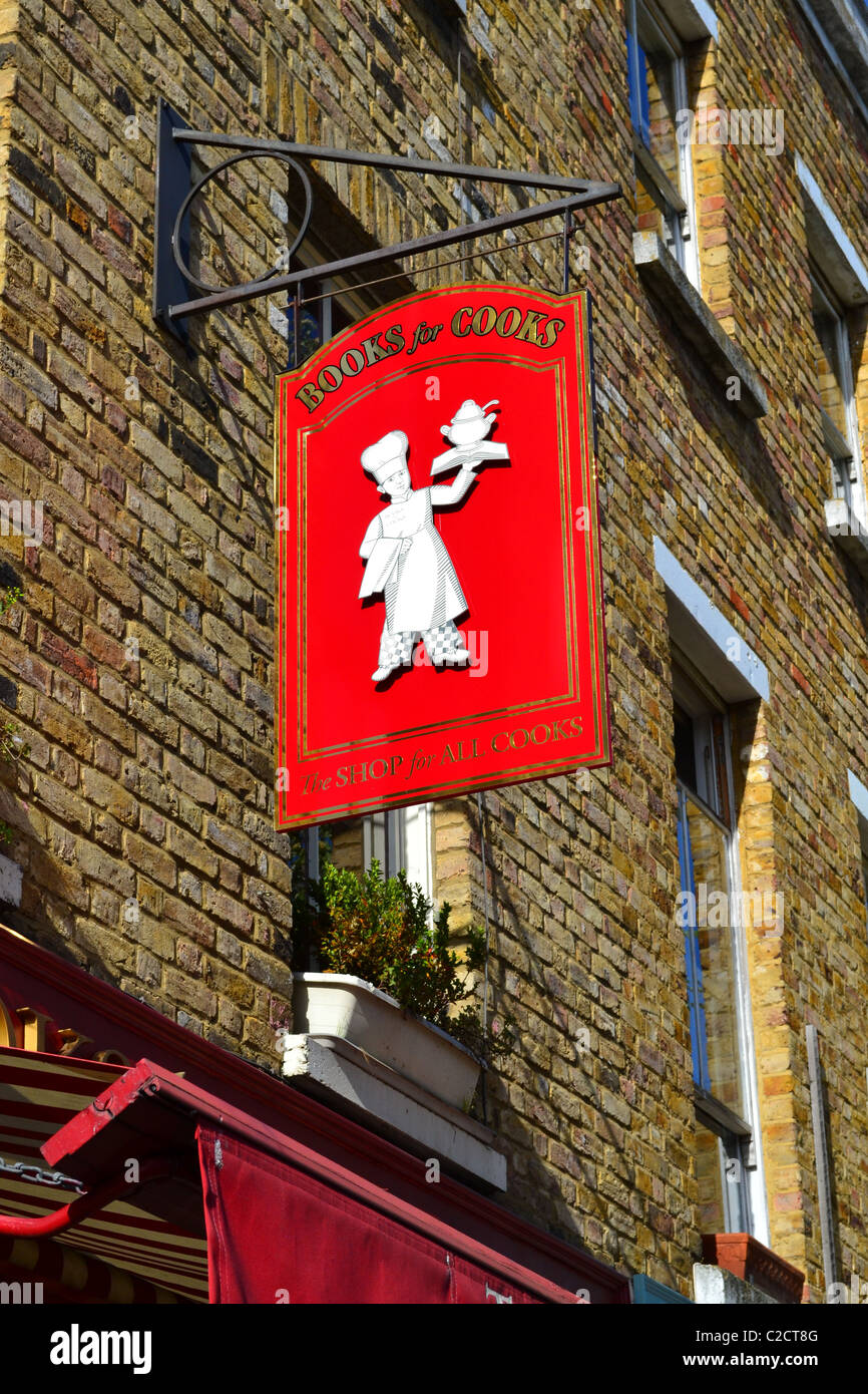Restaurant sign près de Portobello Road, Notting Hill, London, UK et euro TYRES LUCIS Banque D'Images
